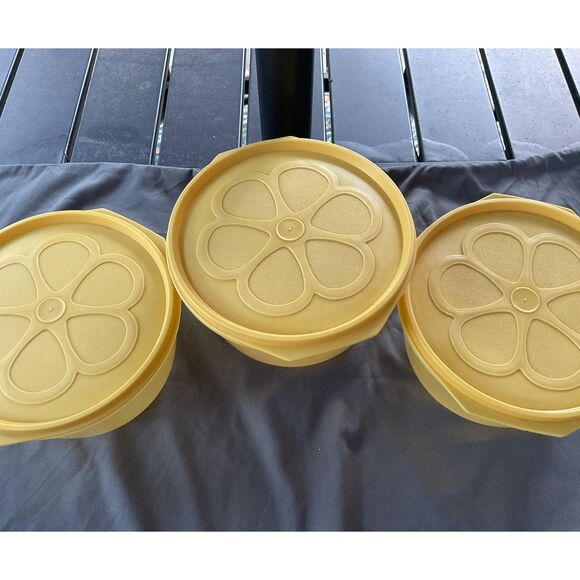 Vintage 1993 Rubbermaid Food Storage Bowl Set - Picture 2 of 7